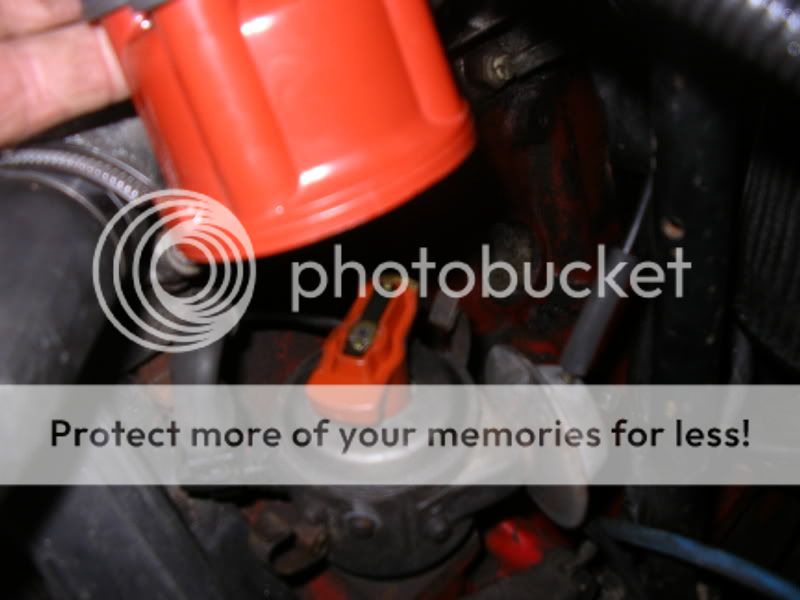 How to replace the distributor cap and rotor on Volvo 240